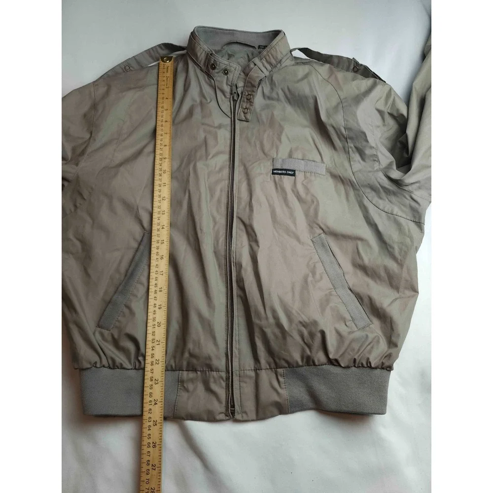 Vintage 80s Members Only Windbreaker Jacket Men 44 Gray Classic Retro Streetwear